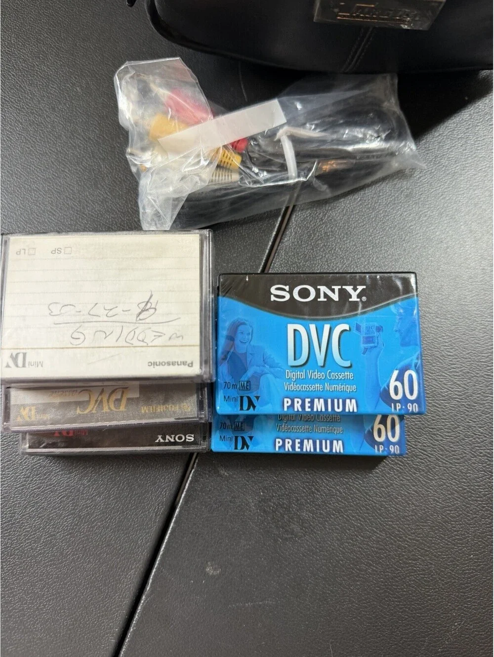JVC GR-DVL805U Camcorder Silver W/ BATTERIES, CASE, CHARGER, Tapes & Cords WORKS